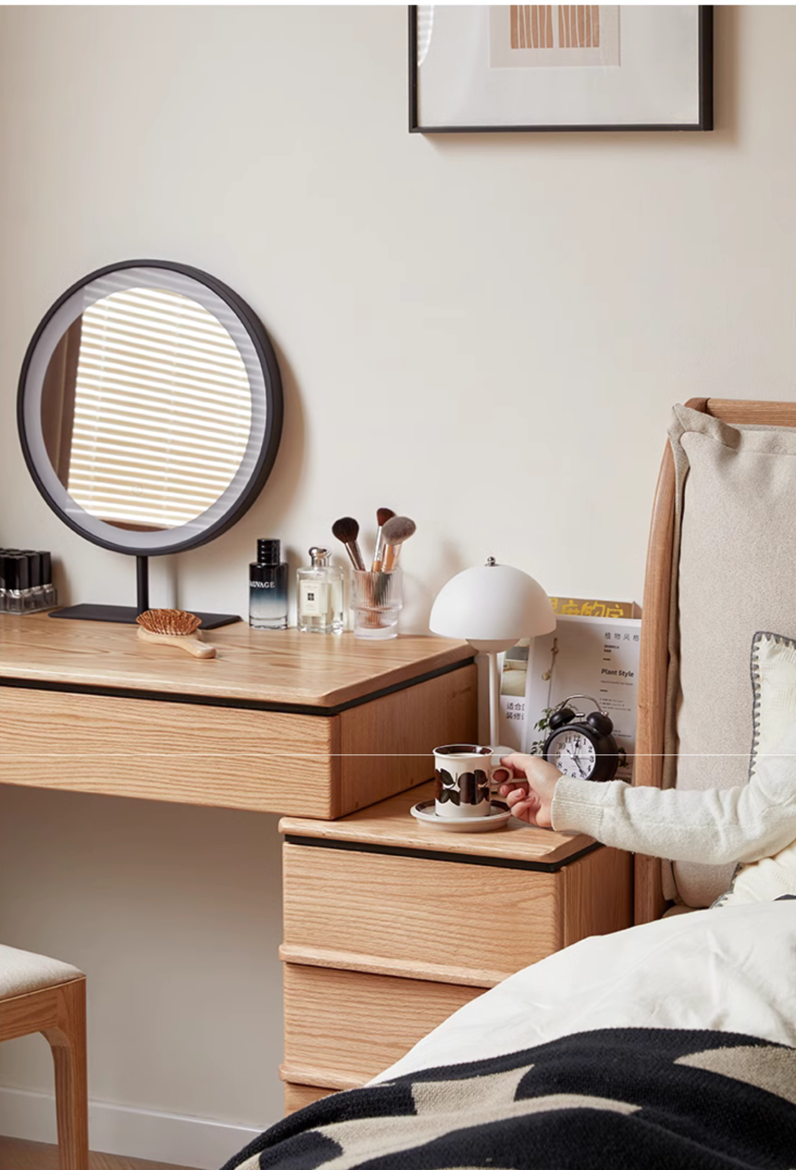 Oak Solid Wood Modern Retractable Vanity Table.