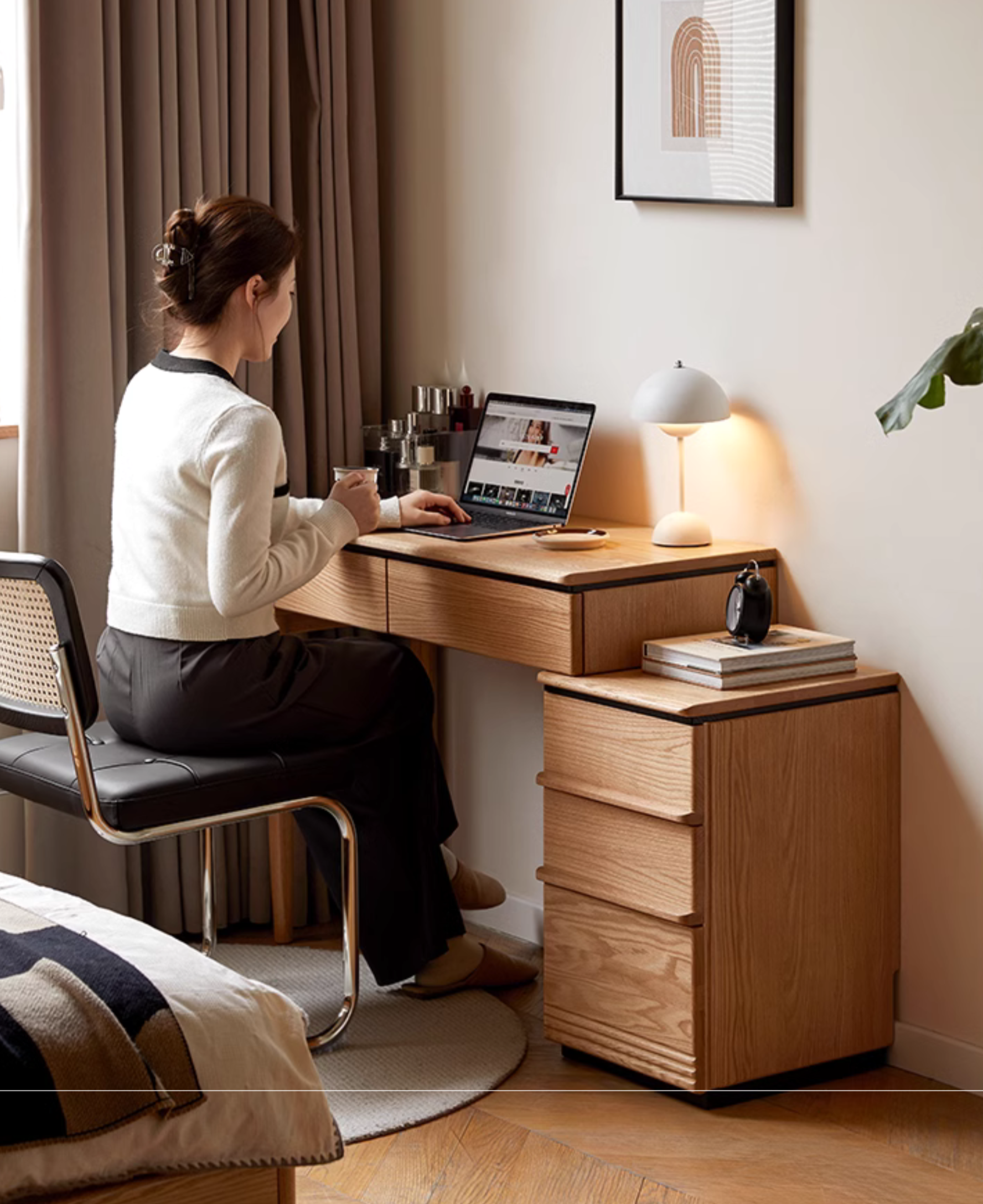 Oak Solid Wood Modern Retractable Vanity Table.