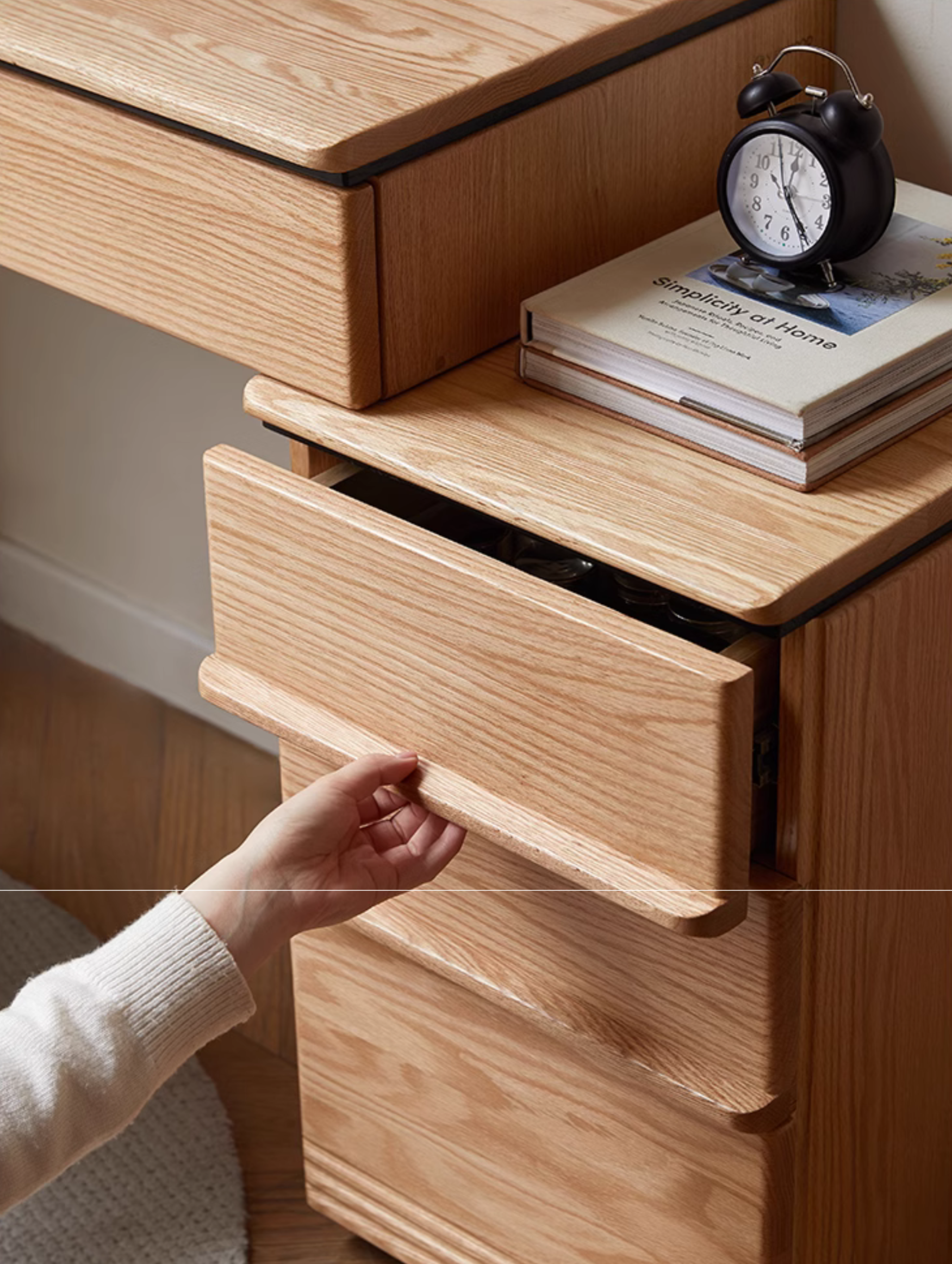 Oak Solid Wood Modern Retractable Vanity Table.