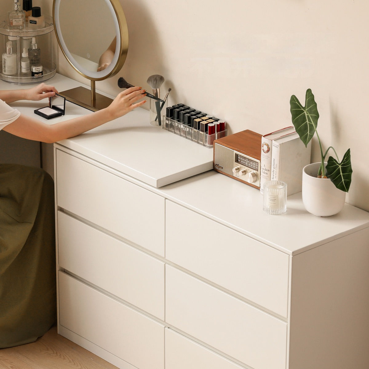 Solid RubberWood Cream Style Telescopic Vanity Table.