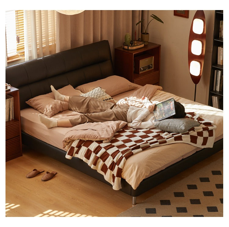 First Layer of Yellow Cowhide Italian Light Luxury Black Bed