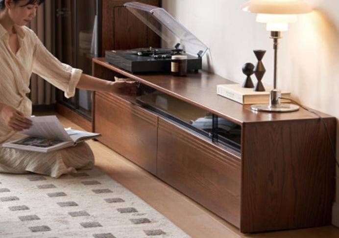 Oak Solid Wood Floor TV Cabinet.