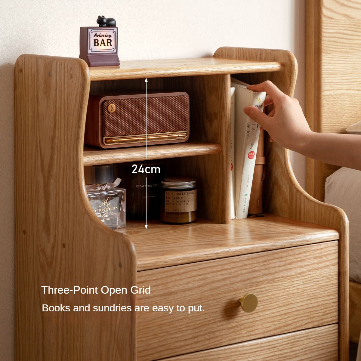 Oak Solid Wood Nightstand with Modern Minimalist Storage Design