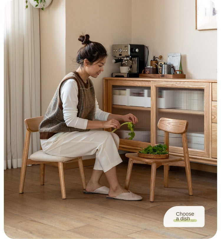 Oak Solid Wood Small Chair Children's Baby Chair.