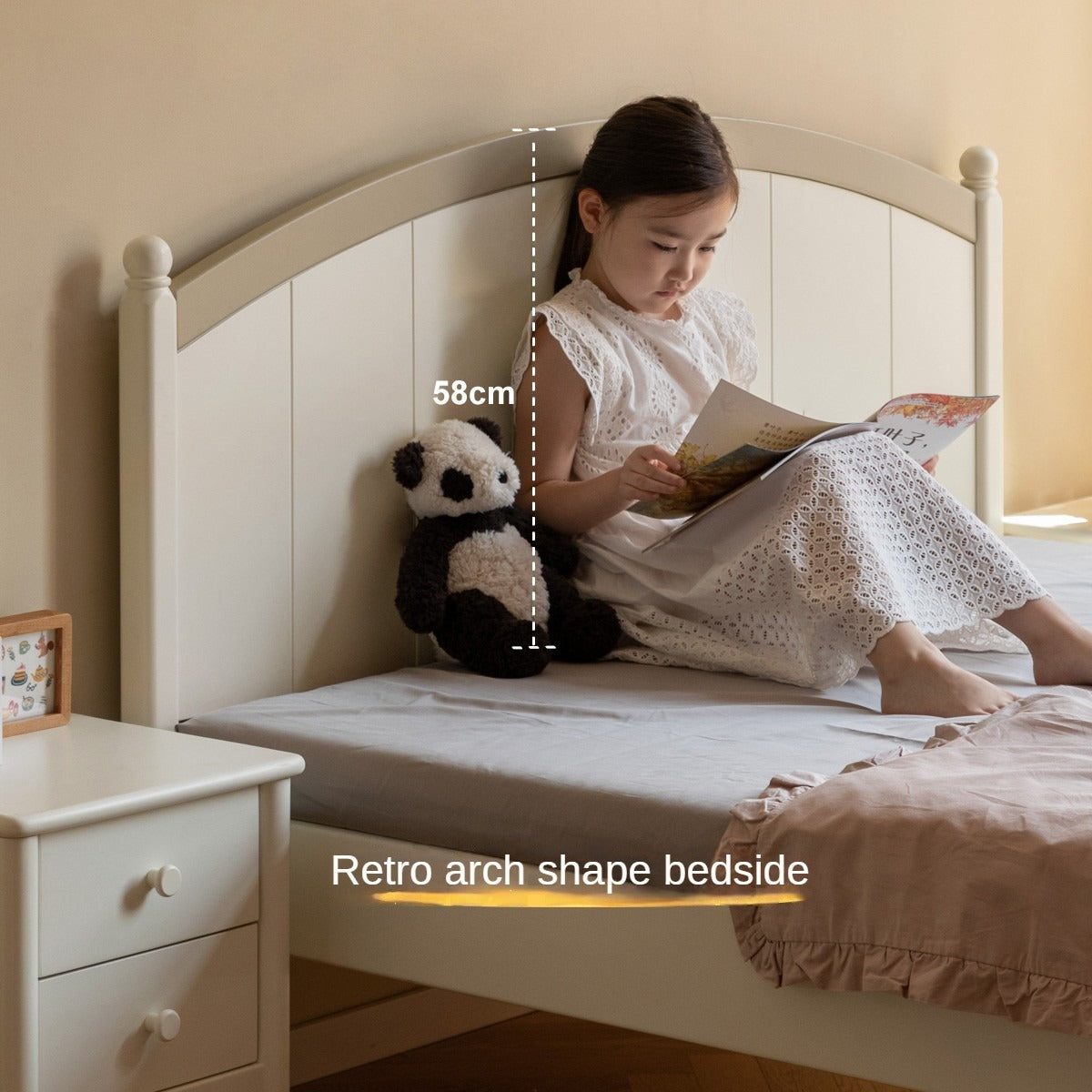Rubber wood Cream Style Children's Bed White<