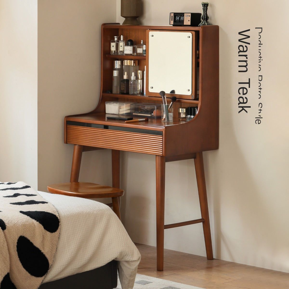 Poplar Solid Wood Retro Makeup Table.