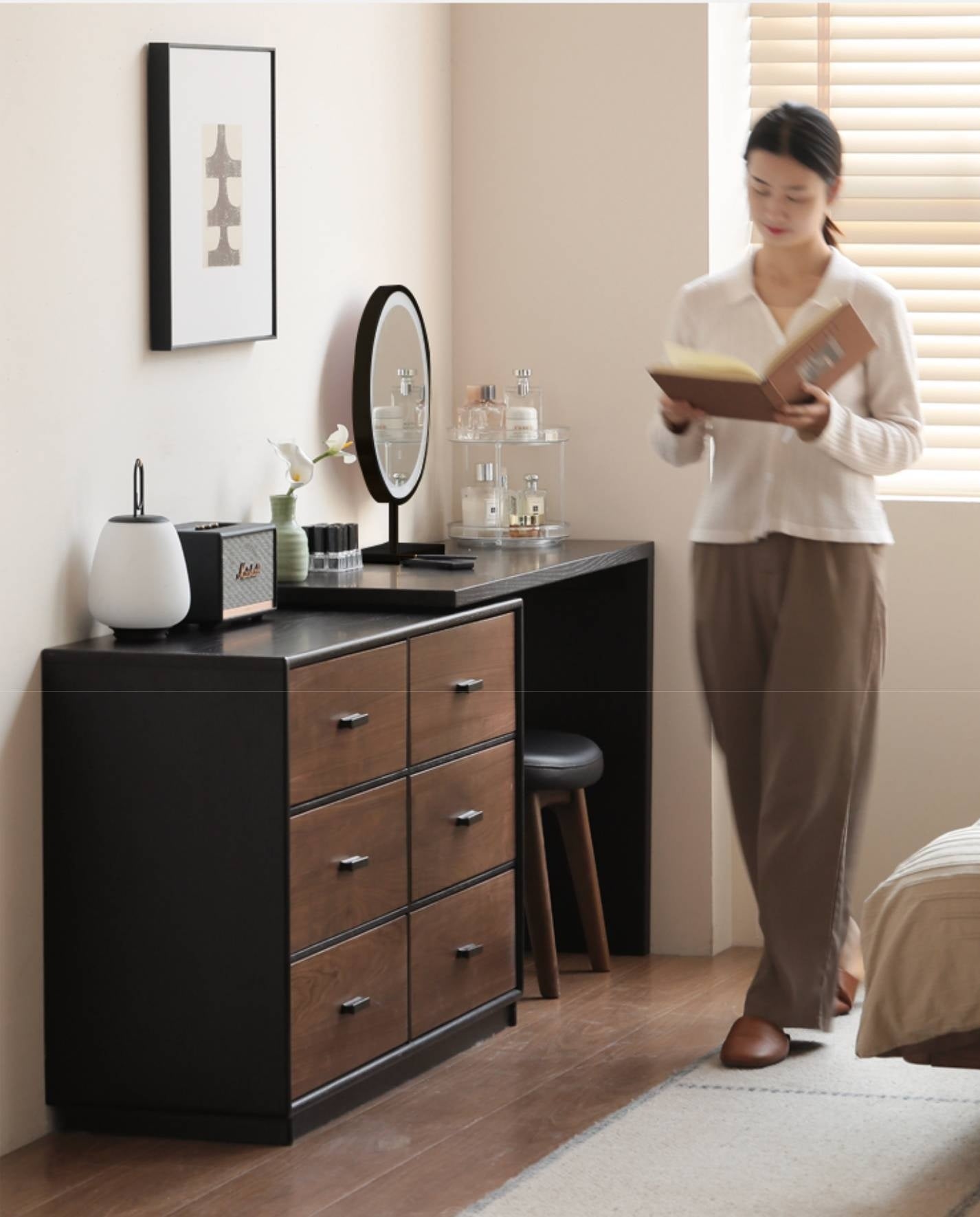 Black Walnut Solid Wood Italian Light Luxury Vanity Table.
