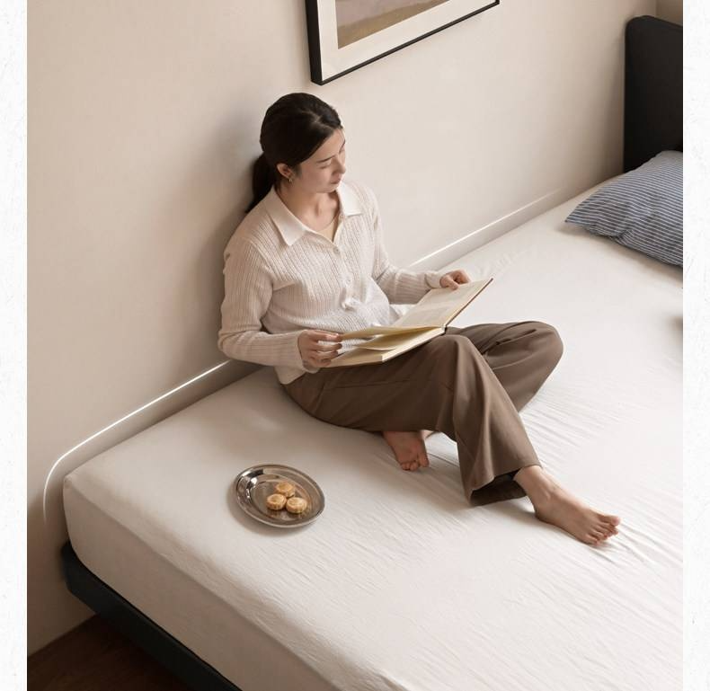 Rubberwood Solid Wood Bed — Modern Minimalist Large Slab Black Floating Bed