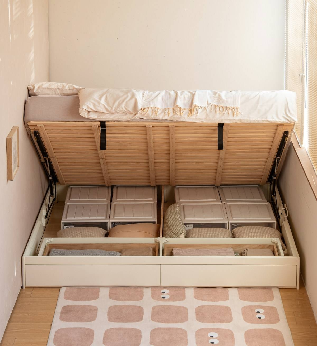 Rubberwood Solid Wood Platform Storage Bed with Gas Lift Base and Side Drawers