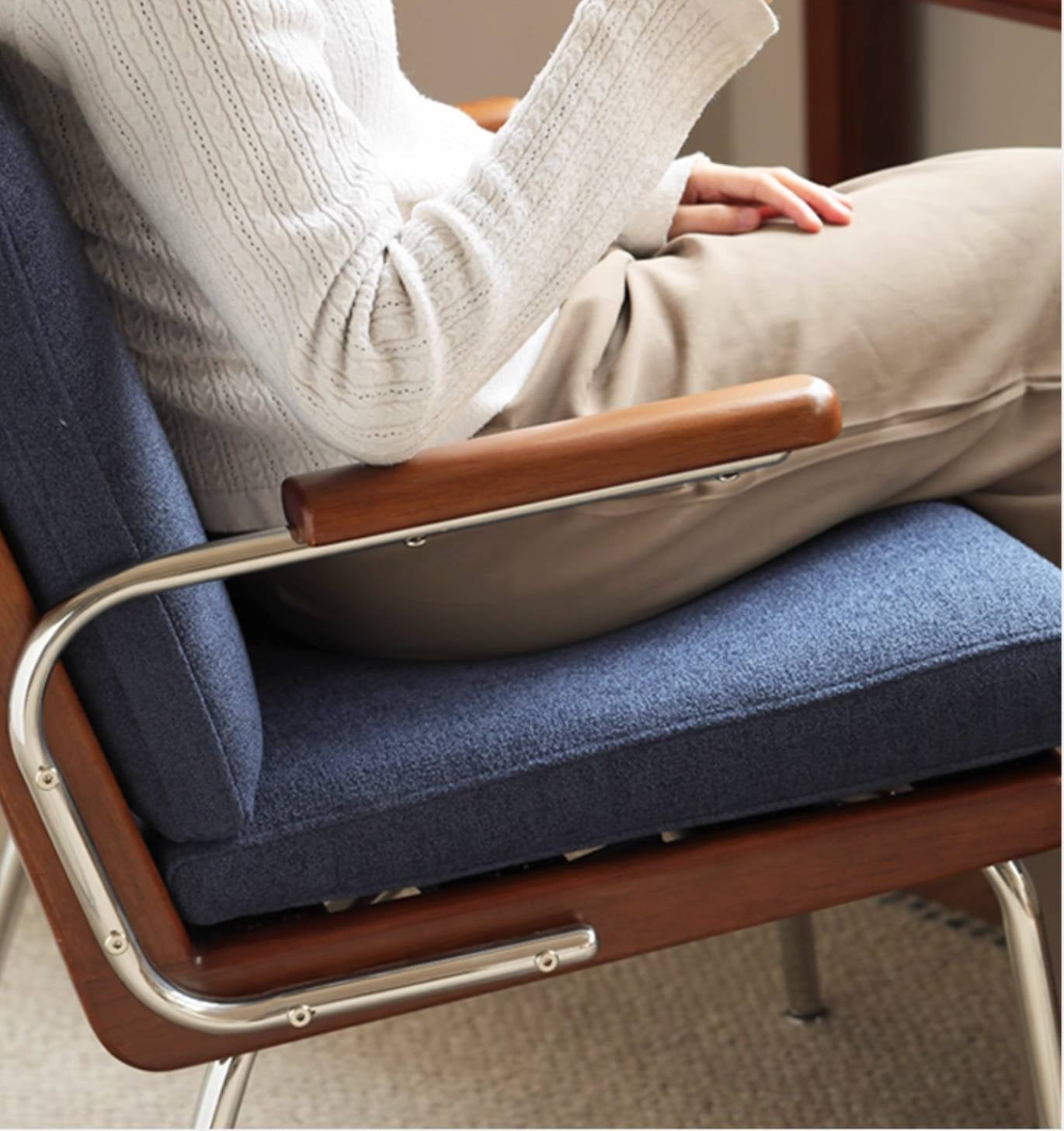 Solid Rubberwood Antique Style Leisure Armchair