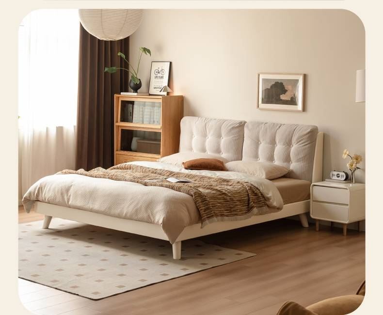 Oak, Rubberwood Solid Bed with Cream Finish — Casual Bedside with Soft Bag Backrest and White Soft Back