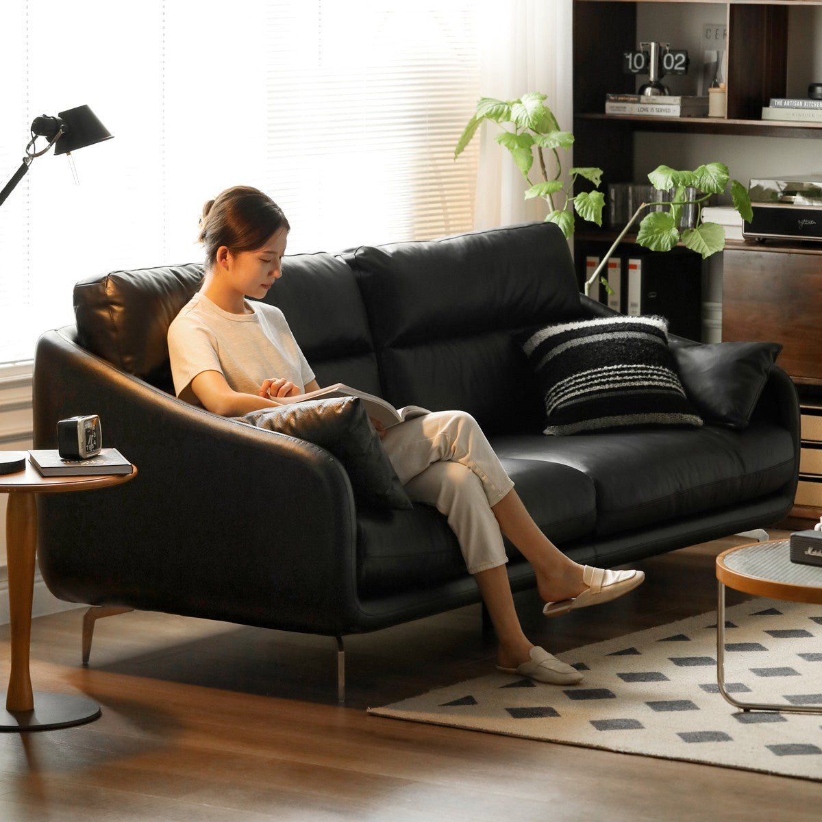 Leather Classic Genuine sofa.