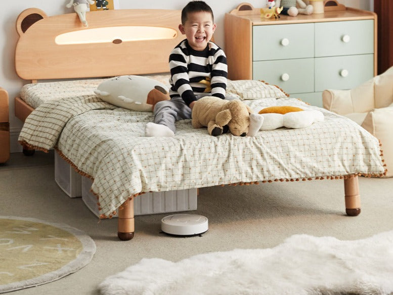 Oak solid wood children's bed with light<