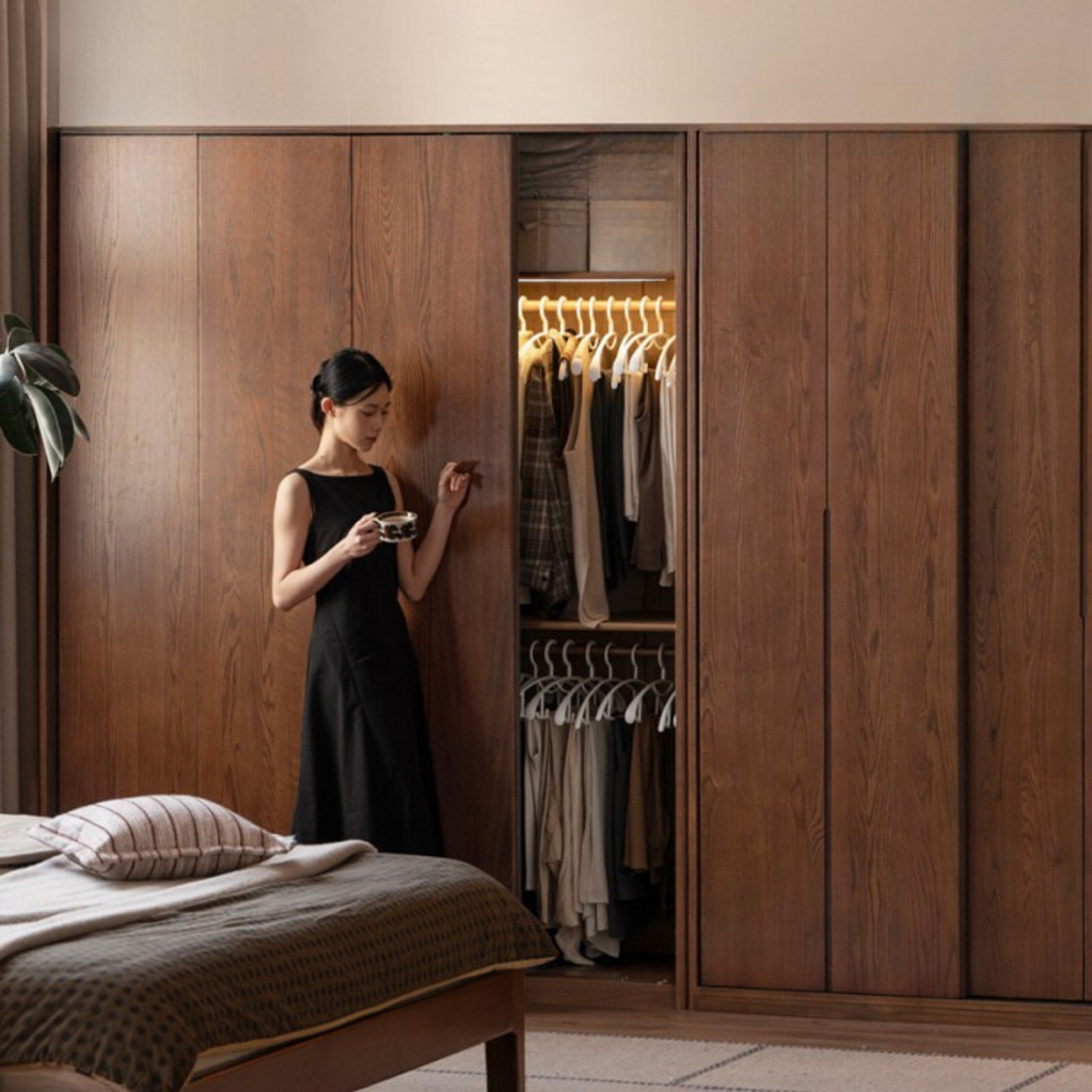Oak Solid Wood Modern Style Wardrobe