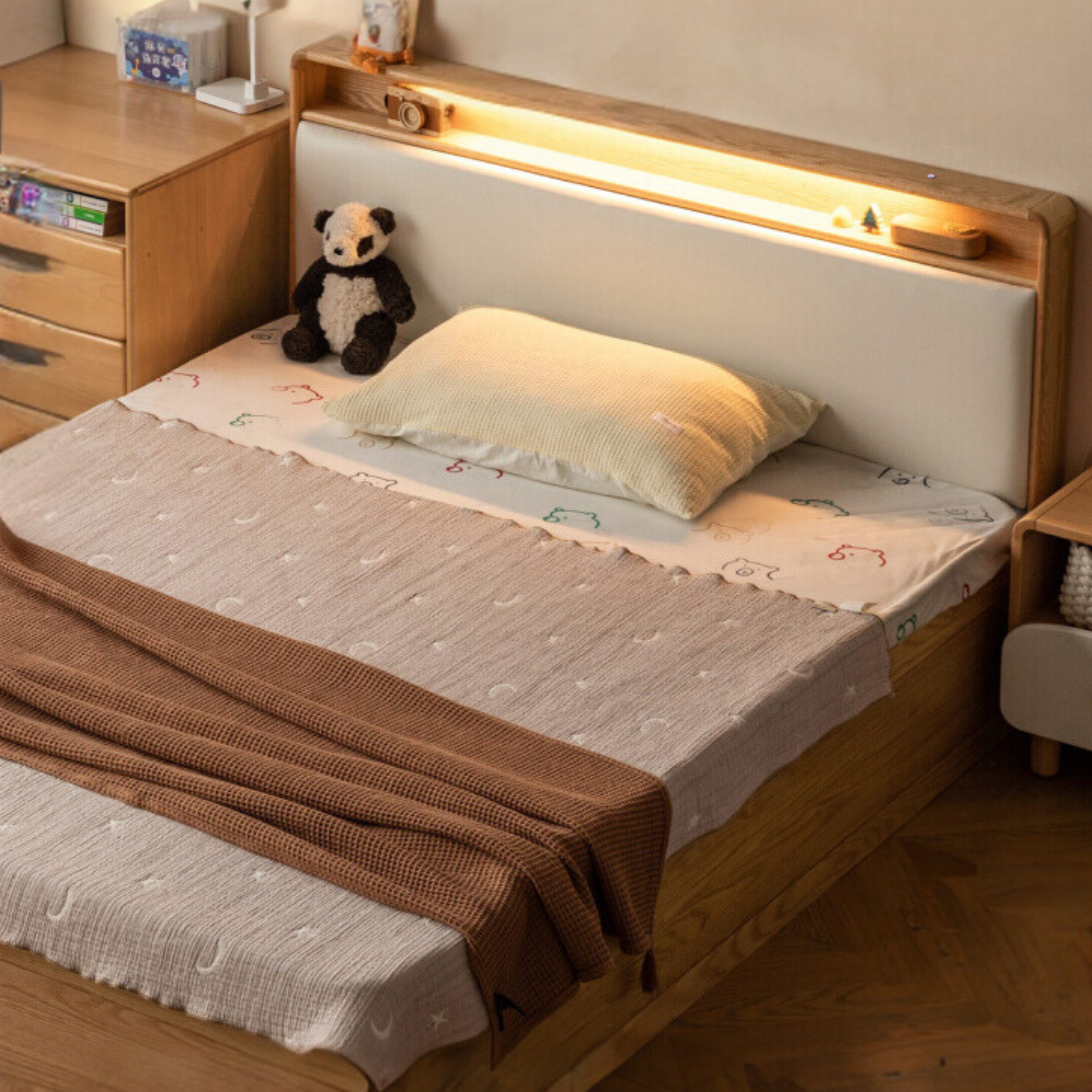 Oak solid wood Multifunctional storage bed with LED light<