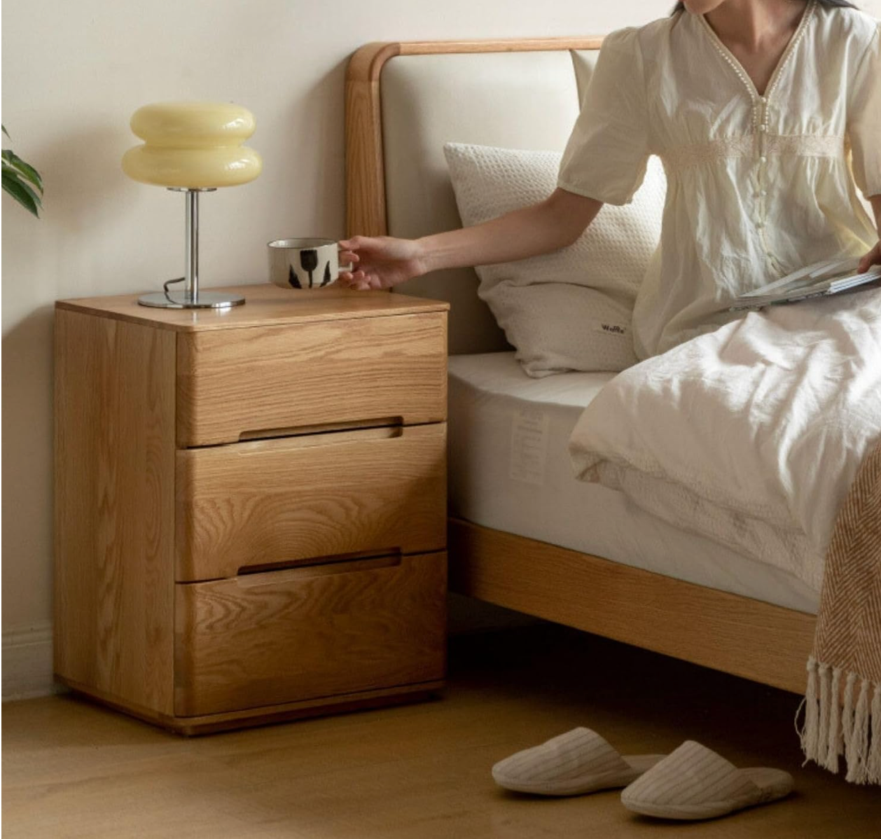 Oak Solid Wood 3-Drawer Nightstand with Groove Handles and Rounded Corners