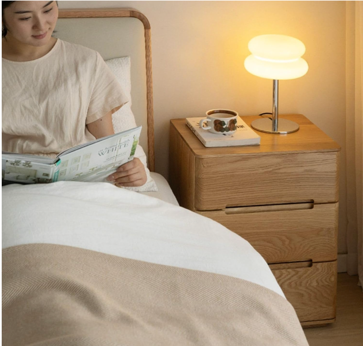 Oak Solid Wood 3-Drawer Nightstand with Groove Handles and Rounded Corners
