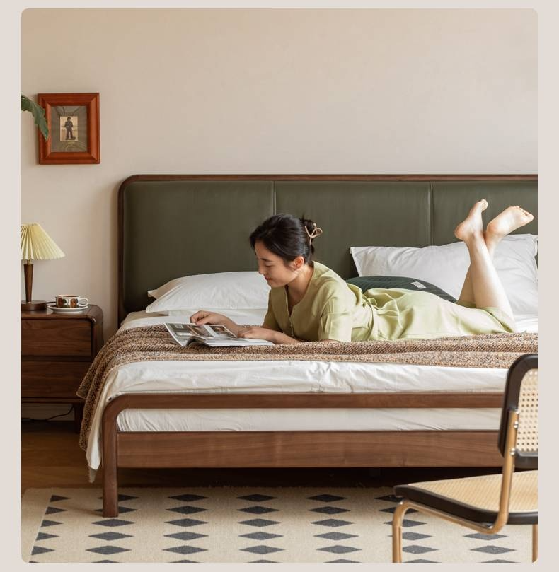 Black Walnut, Beech Solid Wood Retro Upholstered Large Bed