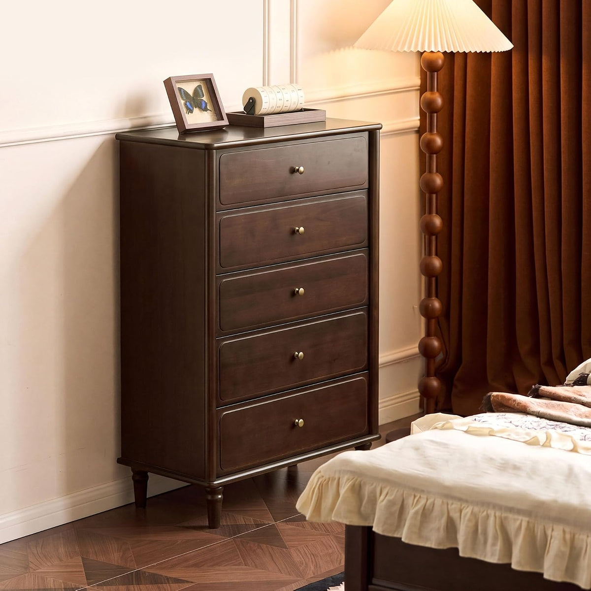 Poplar Solid Wood Traditional Dresser with Brass Knobs and Turned Spindle Legs