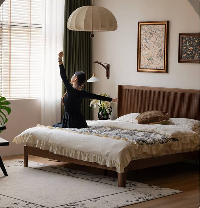 Black Walnut Solid Wood Italian Light Luxury Retro Bed