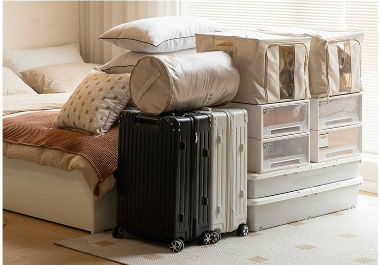 Rubberwood Solid Wood Platform Bed, Headboard-Free Box Bed Cream Style