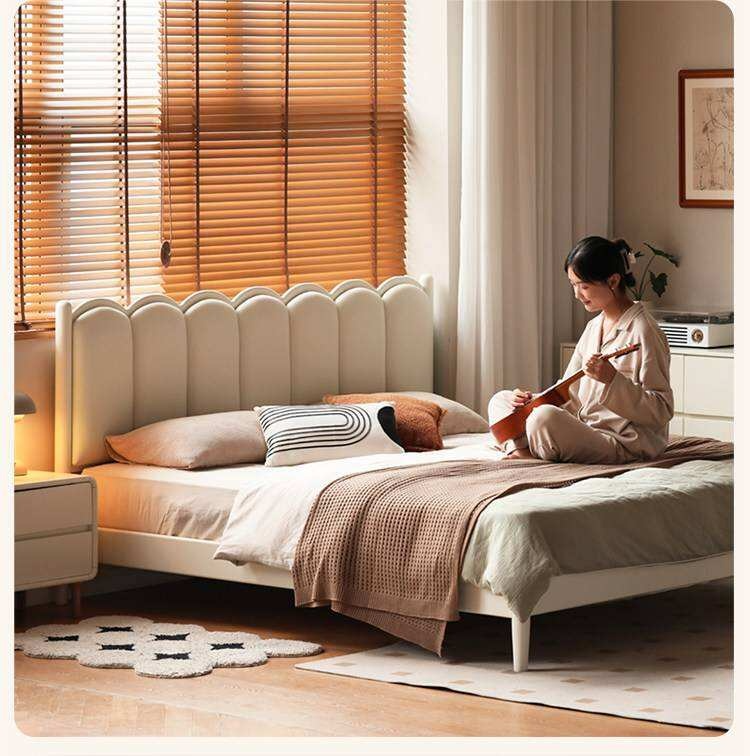 Rubberwood Solid Wood Upholstered Bed with Scalloped Headboard, French Cream Style