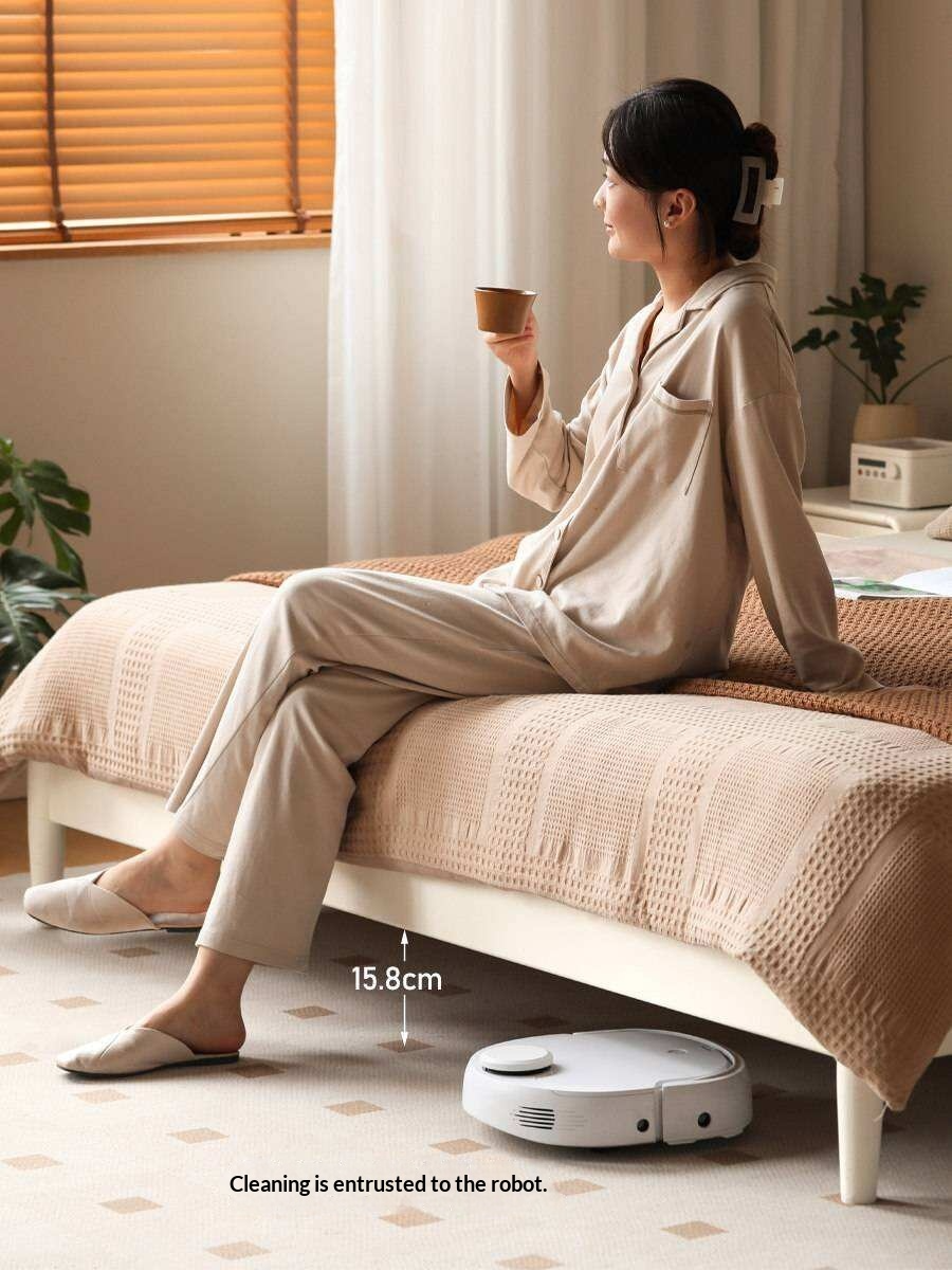 Rubberwood Solid Wood Upholstered Bed with Scalloped Headboard, French Cream Style