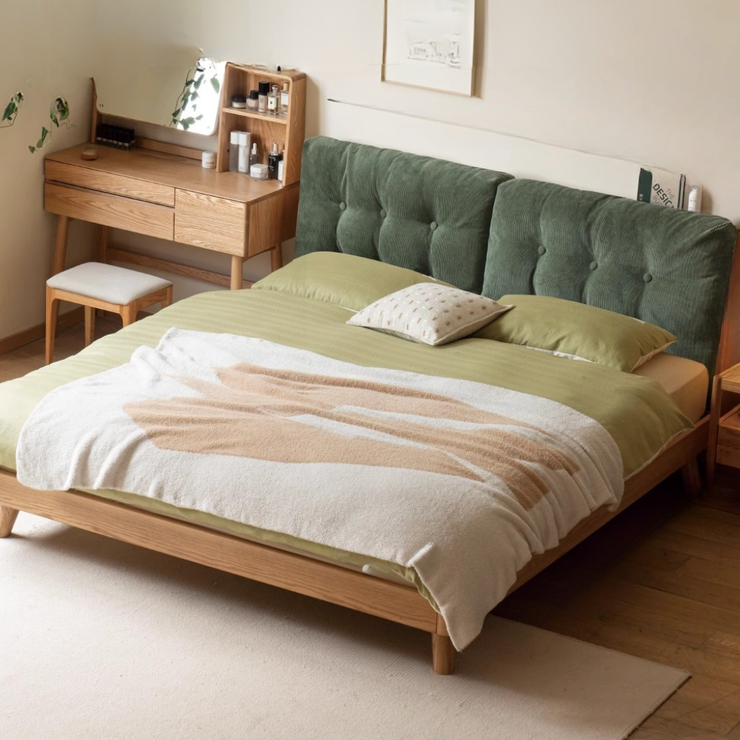 Oak, Rubberwood Solid Bed with Cream Finish — Casual Bedside with Soft Bag Backrest and White Soft Back