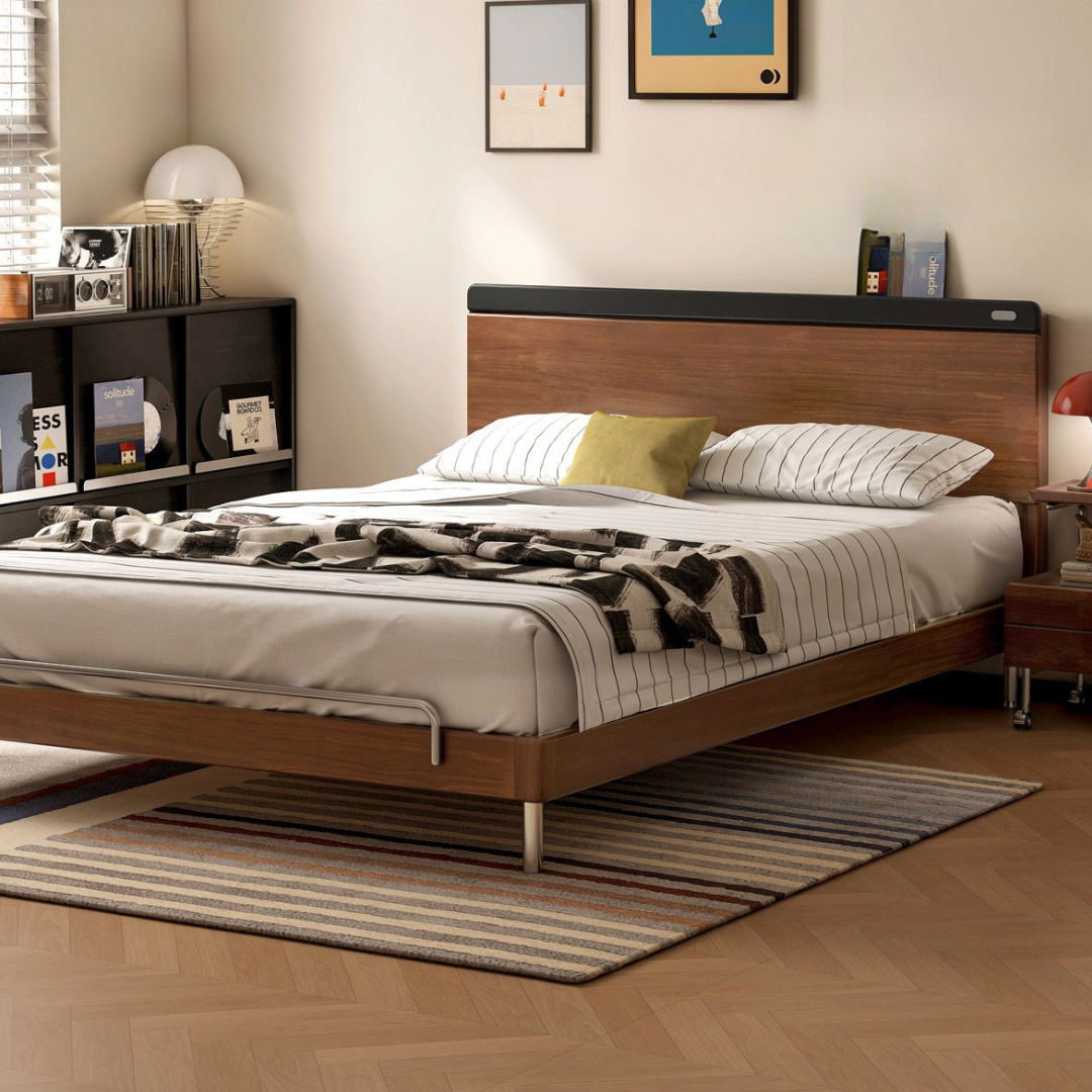 Rubberwood Solid Wood Platform Bed with Metal Legs and Two-Tone Headboard