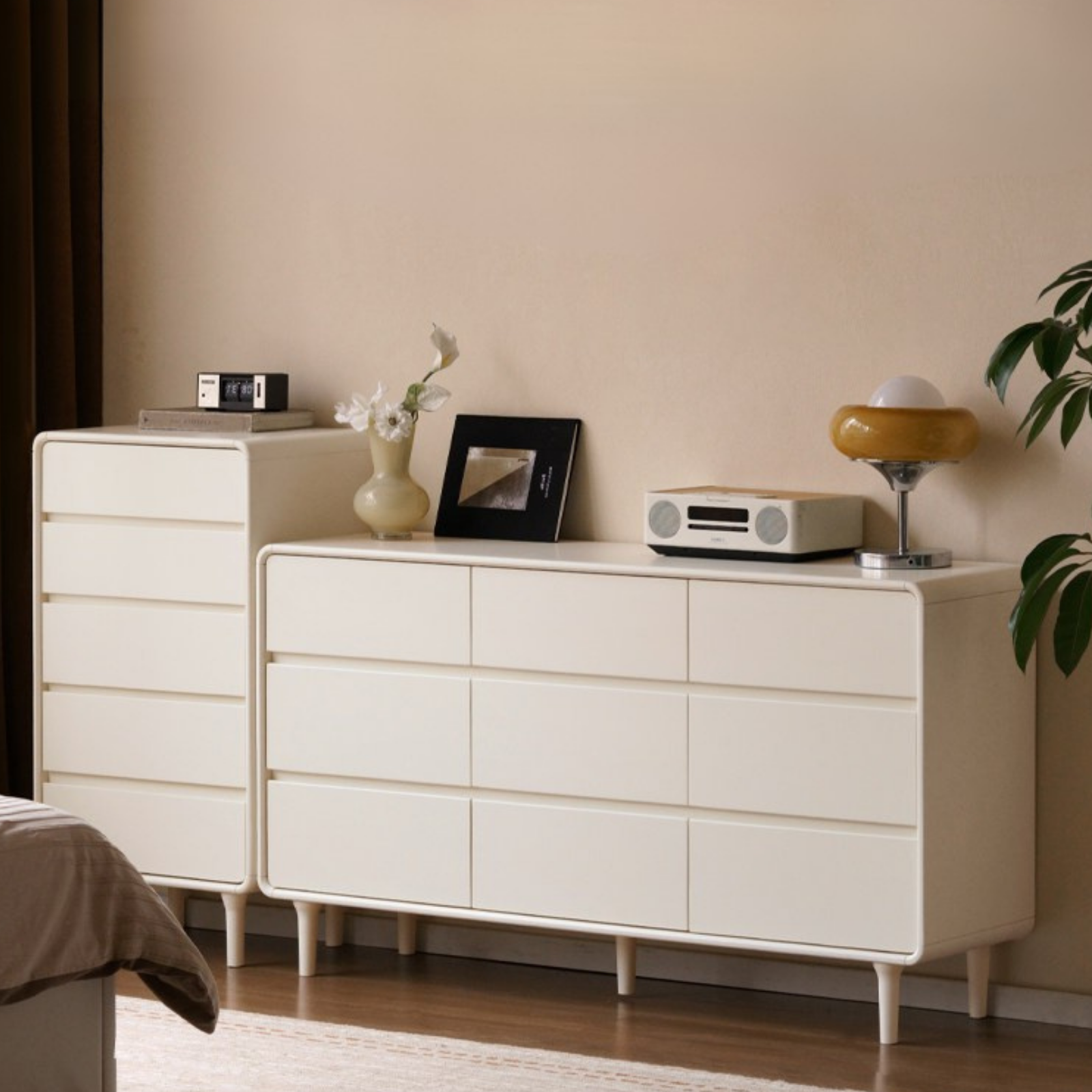 Tulipwood Solid Wood, Solid Rubberwood  Milky Cream Style Chest of Drawers