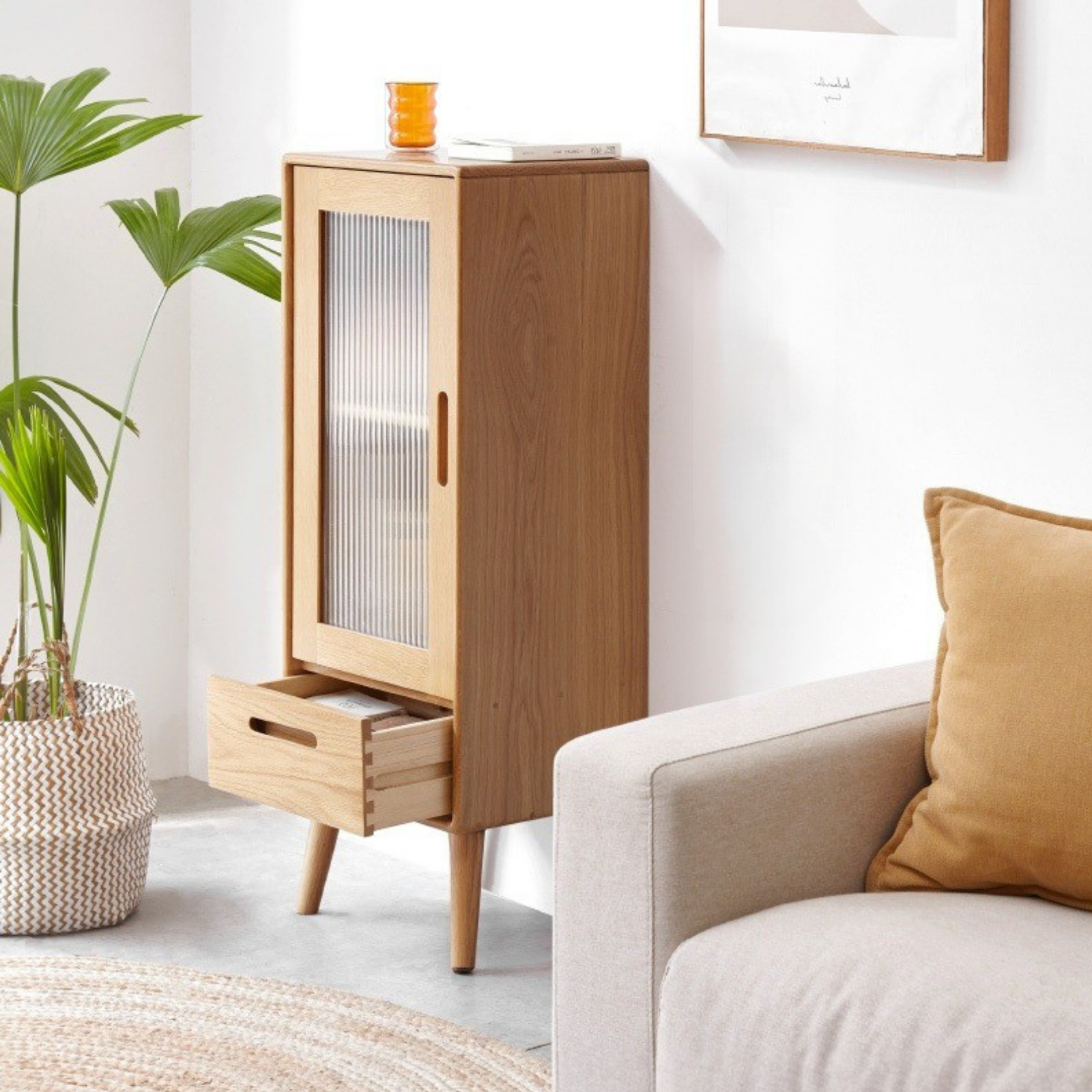 Oak Solid Wood Display Cabinet with Fluted Glass Door and Tapered Legs