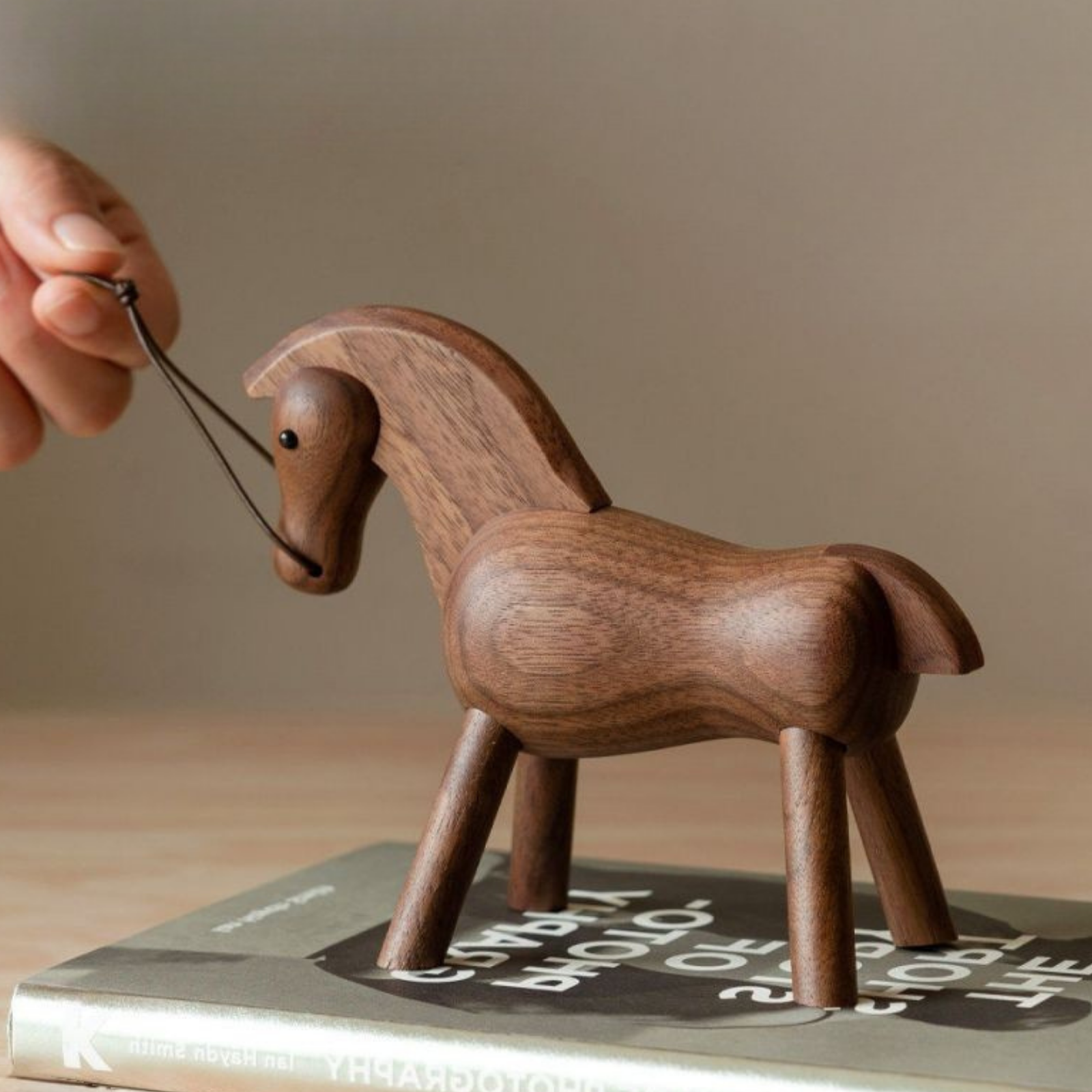 Black Walnut Solid Wood Nordic Style Animal Figurines for Wall Hanging