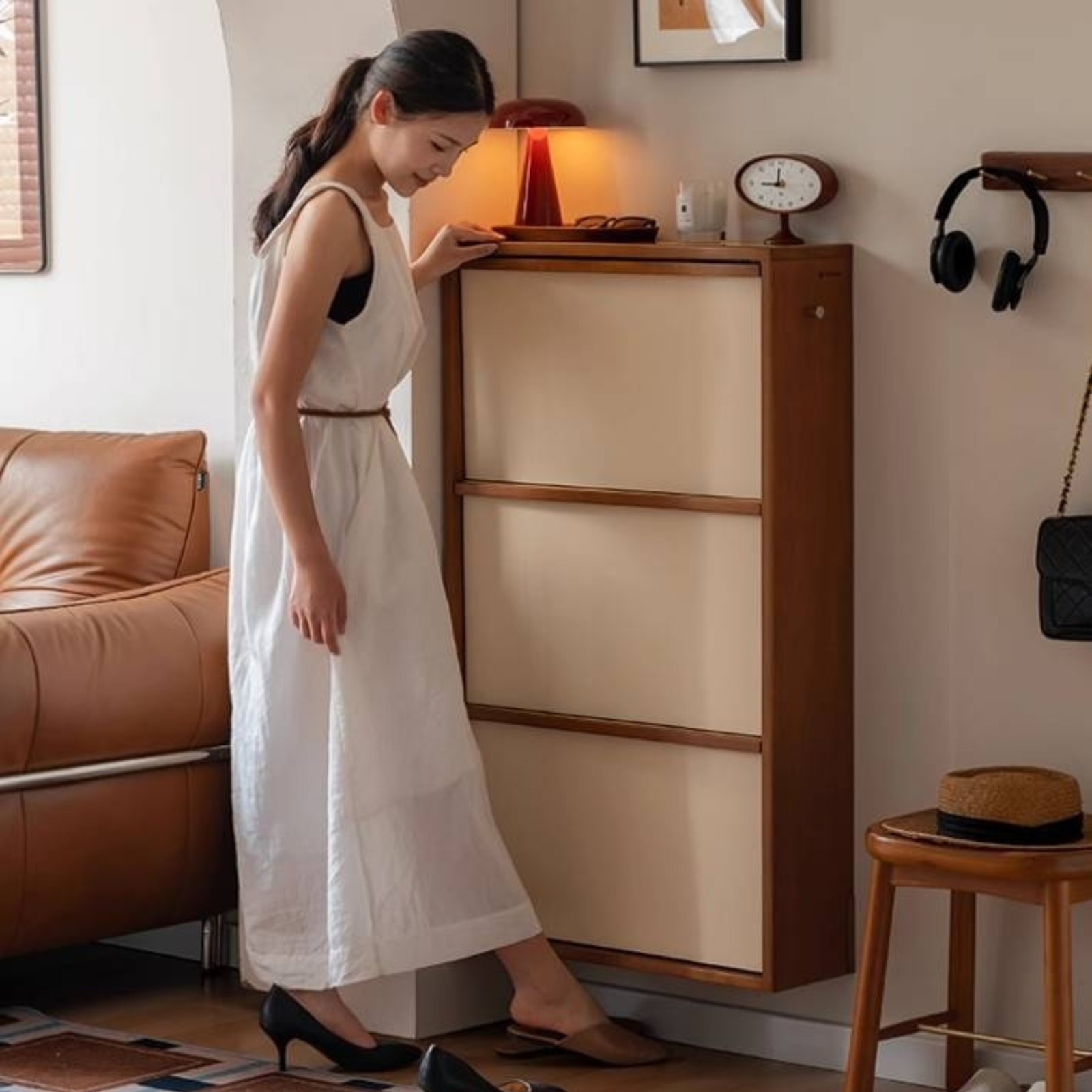 Poplar Solid Wood Middle Ages Style Shoe Cabinet