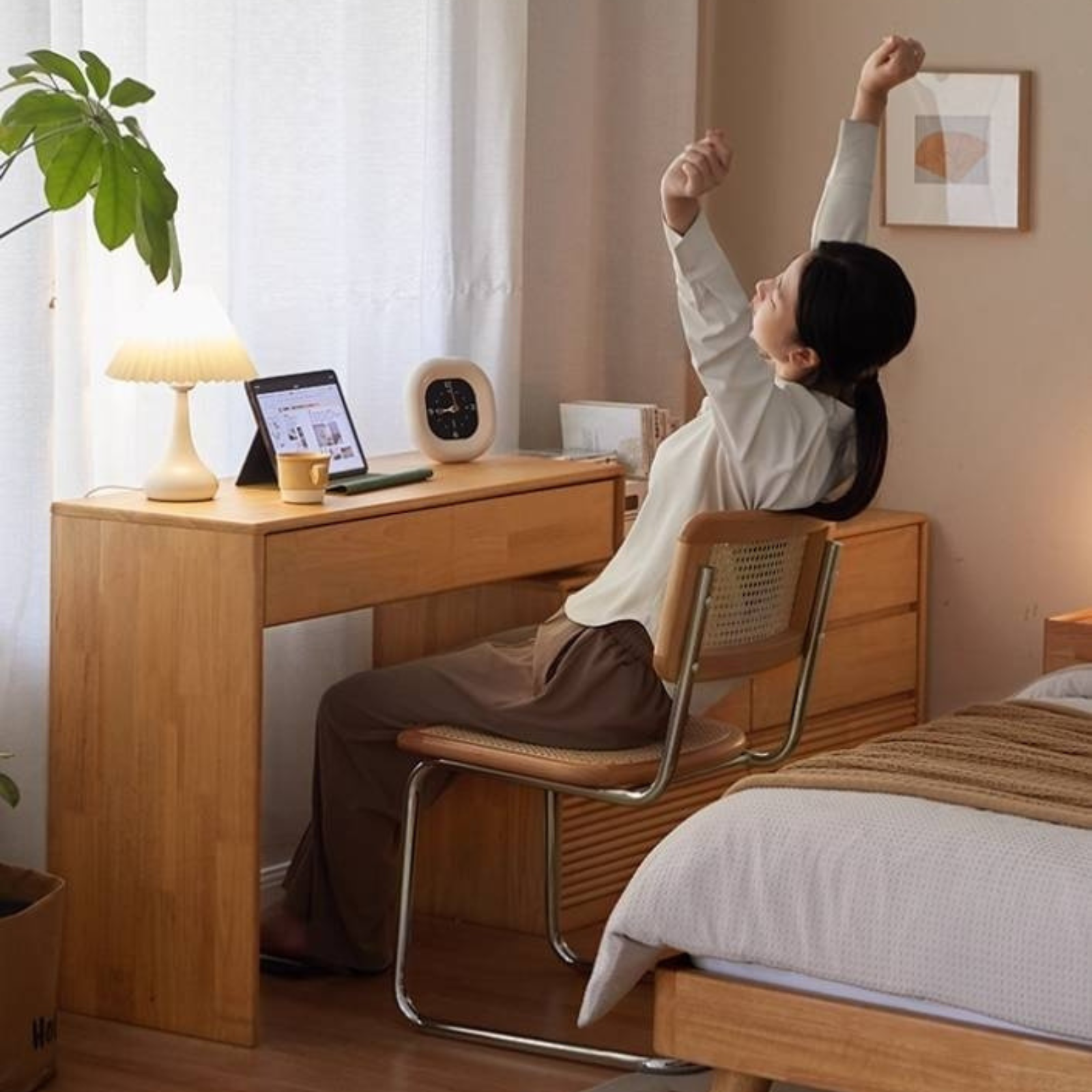 Solid Rubberwood Telescopic Makeup Desk