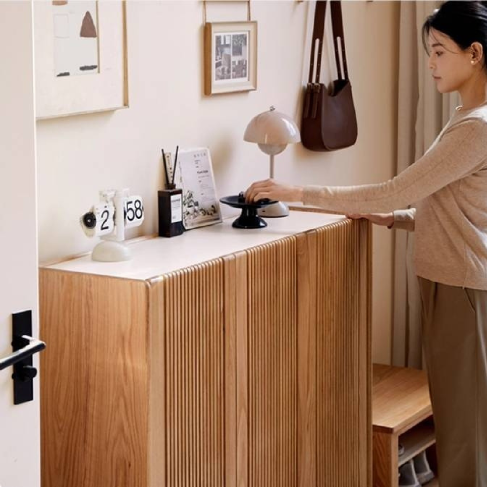 Oak Solid Wood Modern Simple Rock Plate Shoe Cabinet