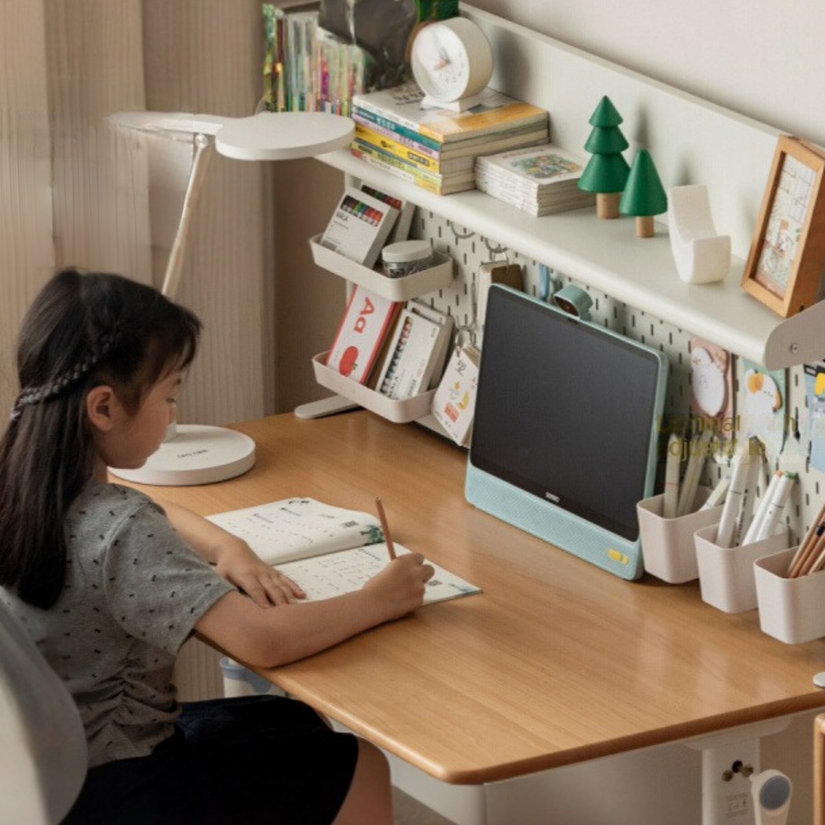 Solid Wood Children's Study Table Primary School Home Writing Desk ...