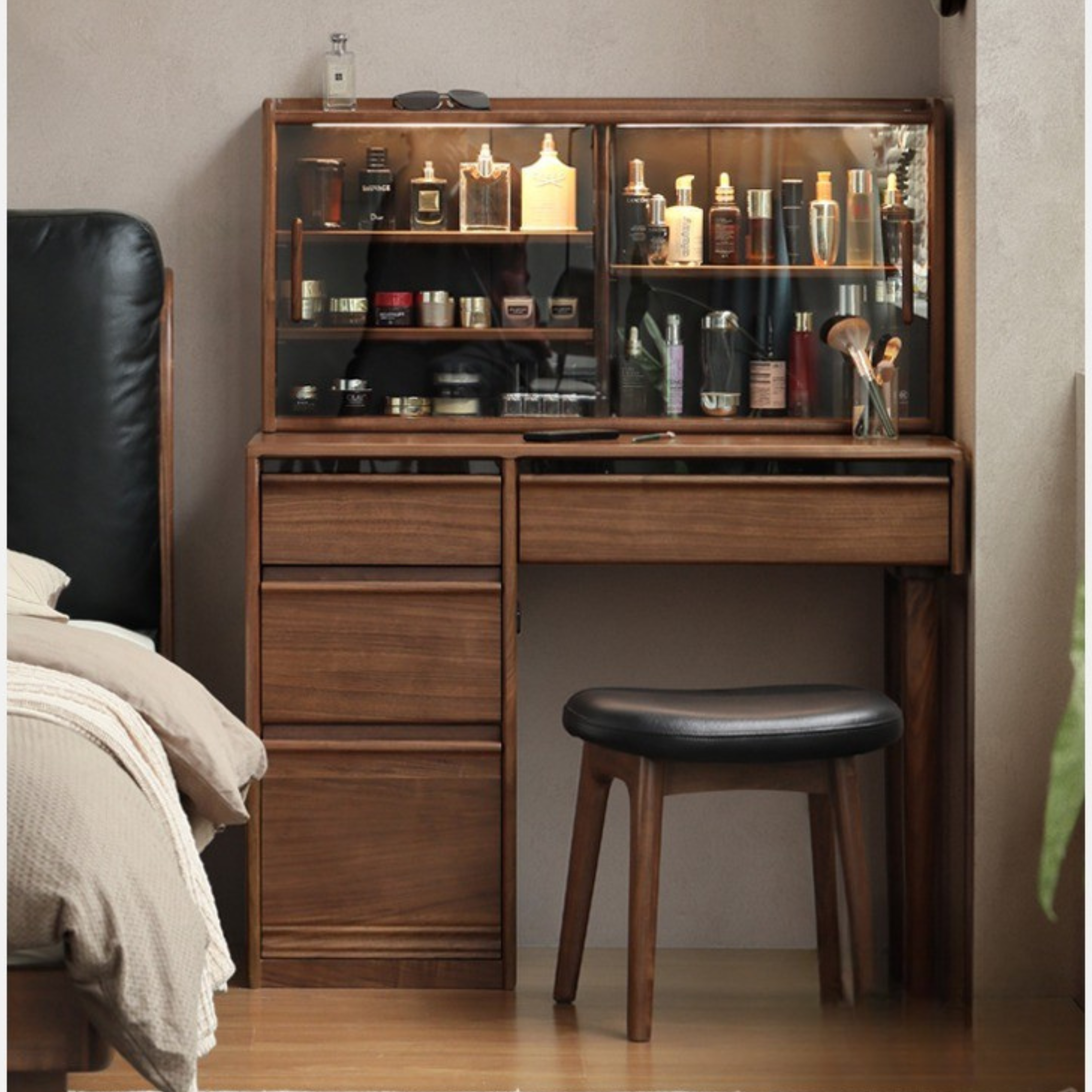 Black Walnut Solid Wood Light Luxury Dressing Table.