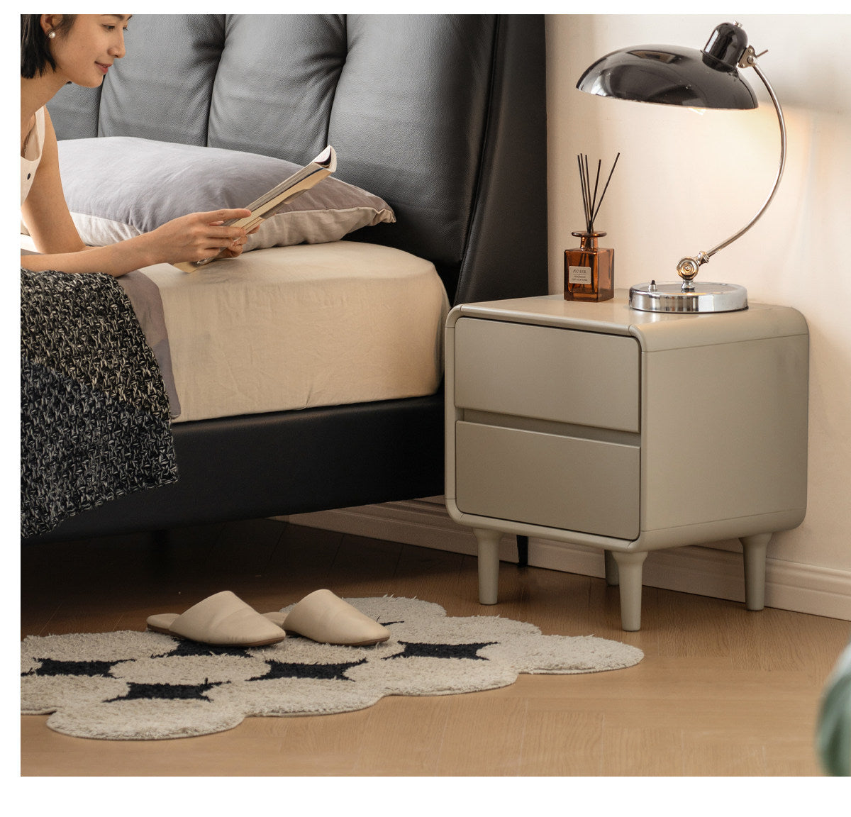 Solid RubberWood Nightstand Light Luxury.
