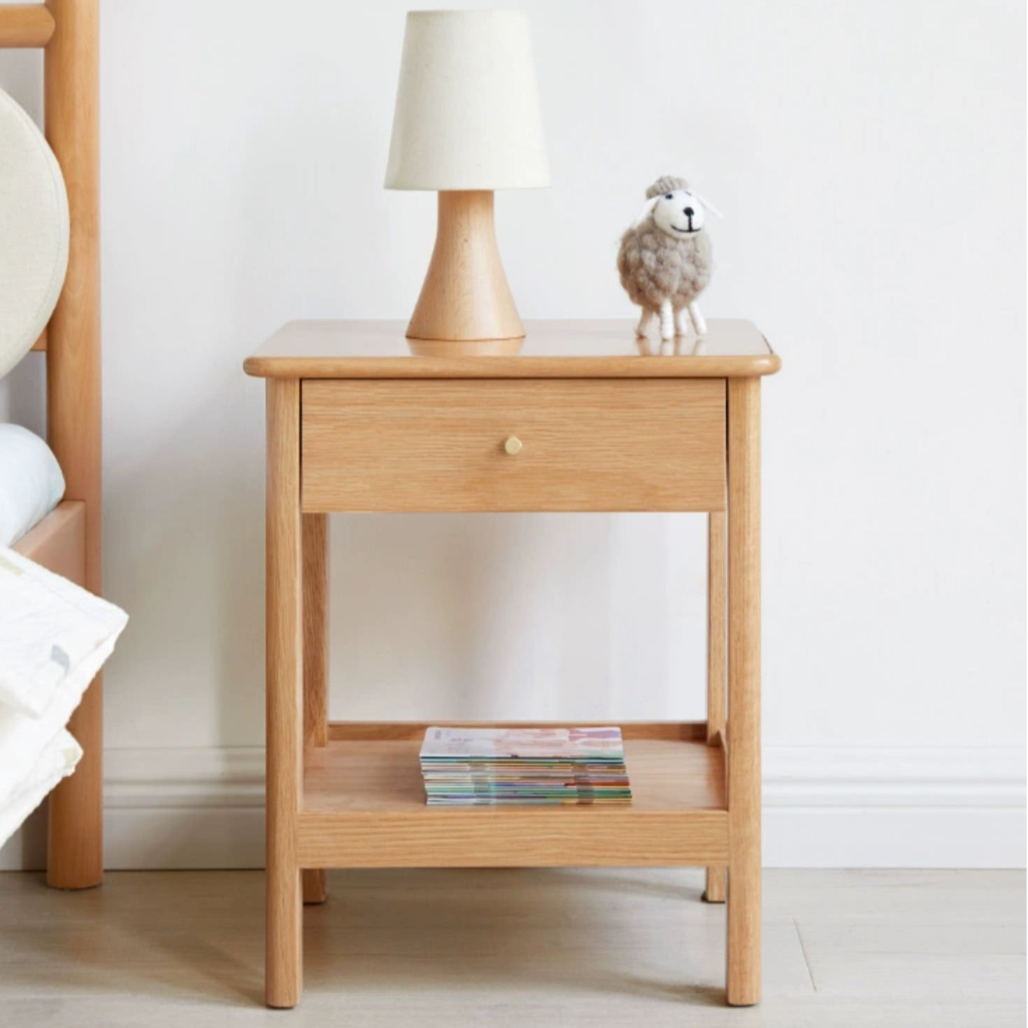 Oak solid wood nightstand Single drawer-