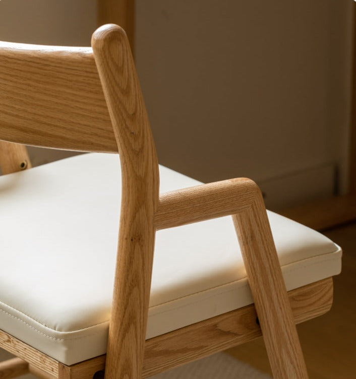 Height-adjustable oak solid wood Kids chair