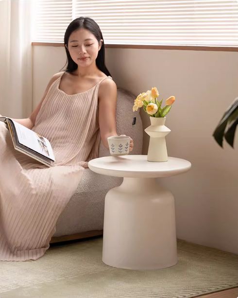 Oak Solid Wood, Solid RubberWood Round Nesting Coffee Tables, Modern Cream Style