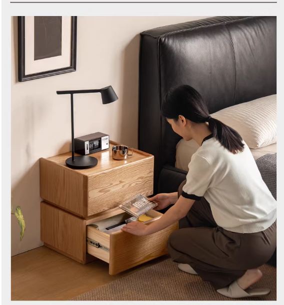Oak Solid Wood Nightstand with Storage Drawer