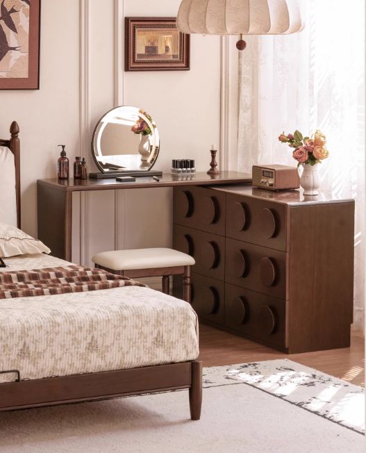 Poplar Solid Wood Retro Medieval Style Rotating Dressing Table