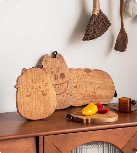 Cherry Solid Wood Pet-Shaped Cutting Board and Baby Food Plate