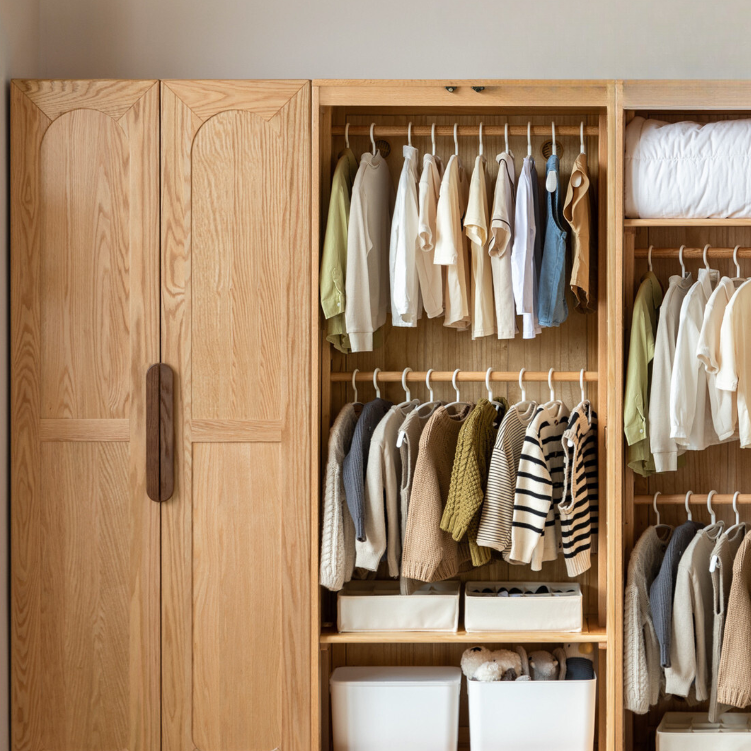 Oak solid wood kid's wardrobe :