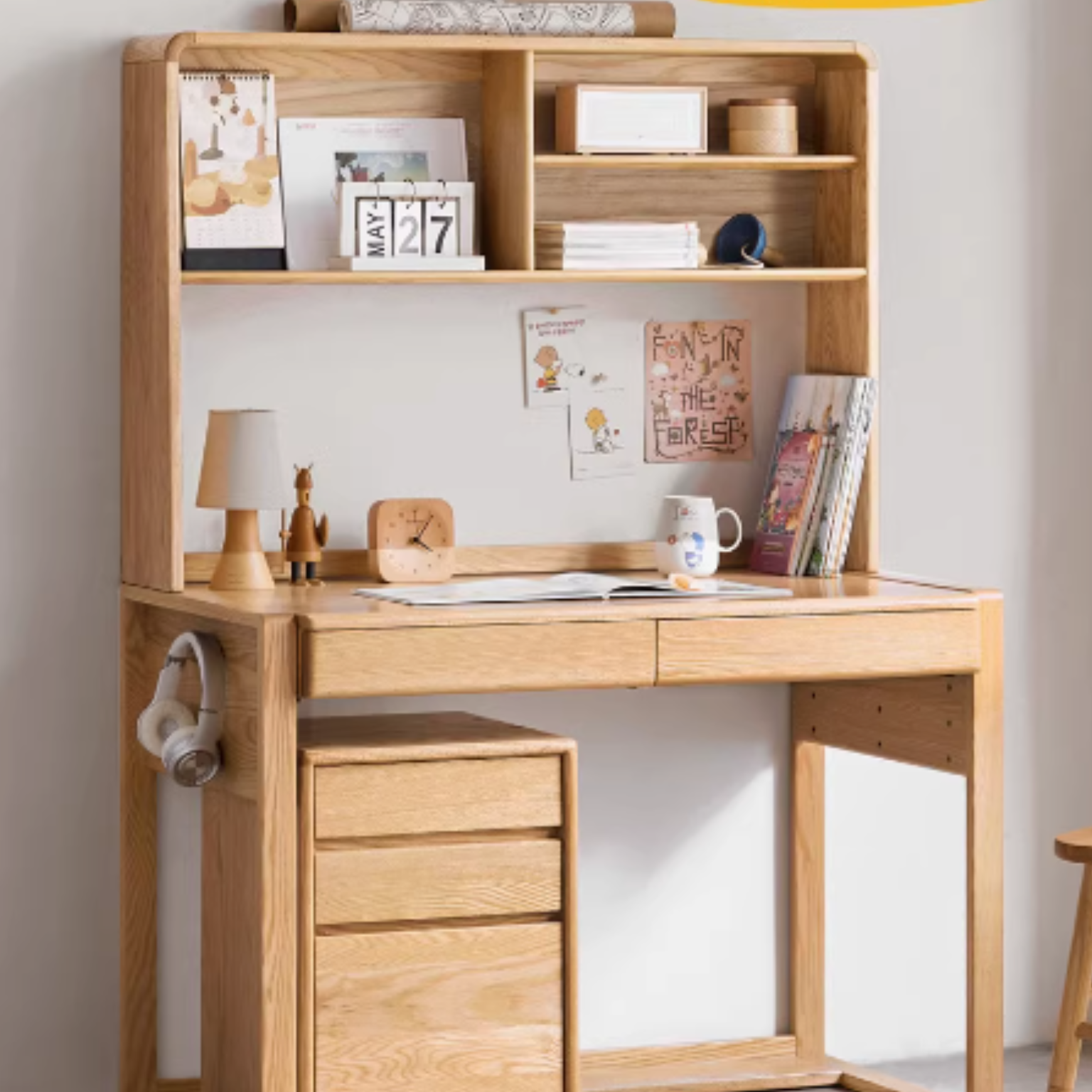 Oak children's modern study table can be raised and lowered