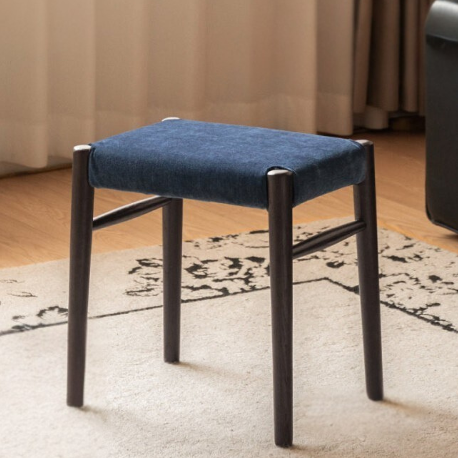 Oak Solid Wood Retro Makeup Stool