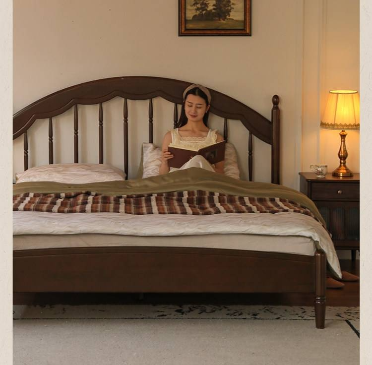 Poplar Solid Wood Bed — American Windsor Style with Retro Vertical Strip Design