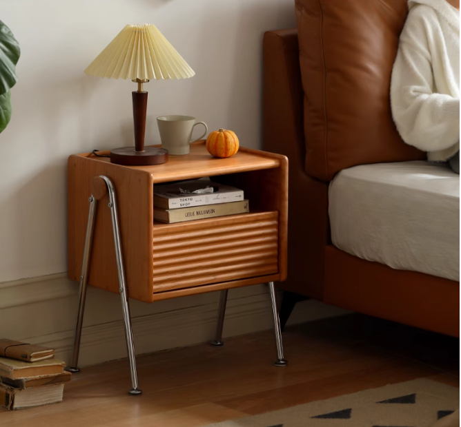 Cherry wood Edward nightstand: