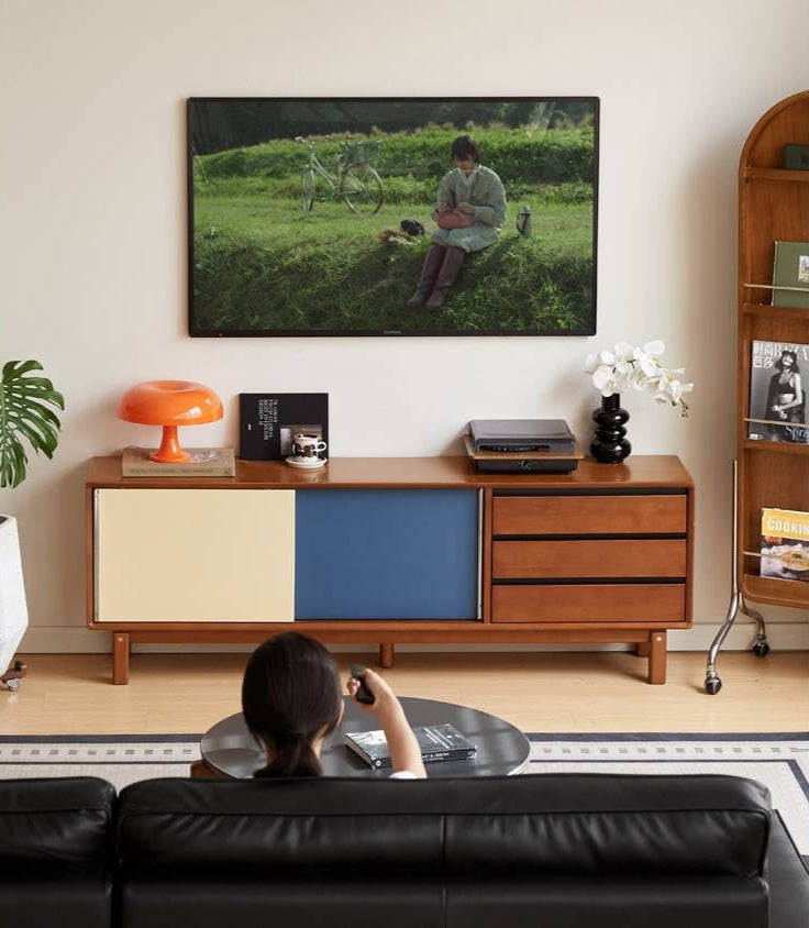 Poplar Solid Wood Medieval Style TV Cabinet